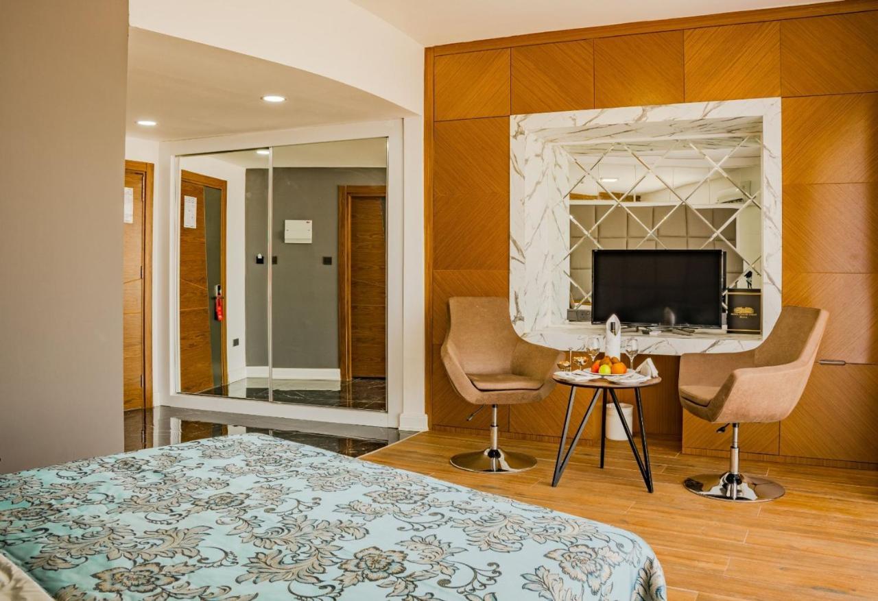 Novel Centre Point Hotel Famagusta  Bagian luar foto