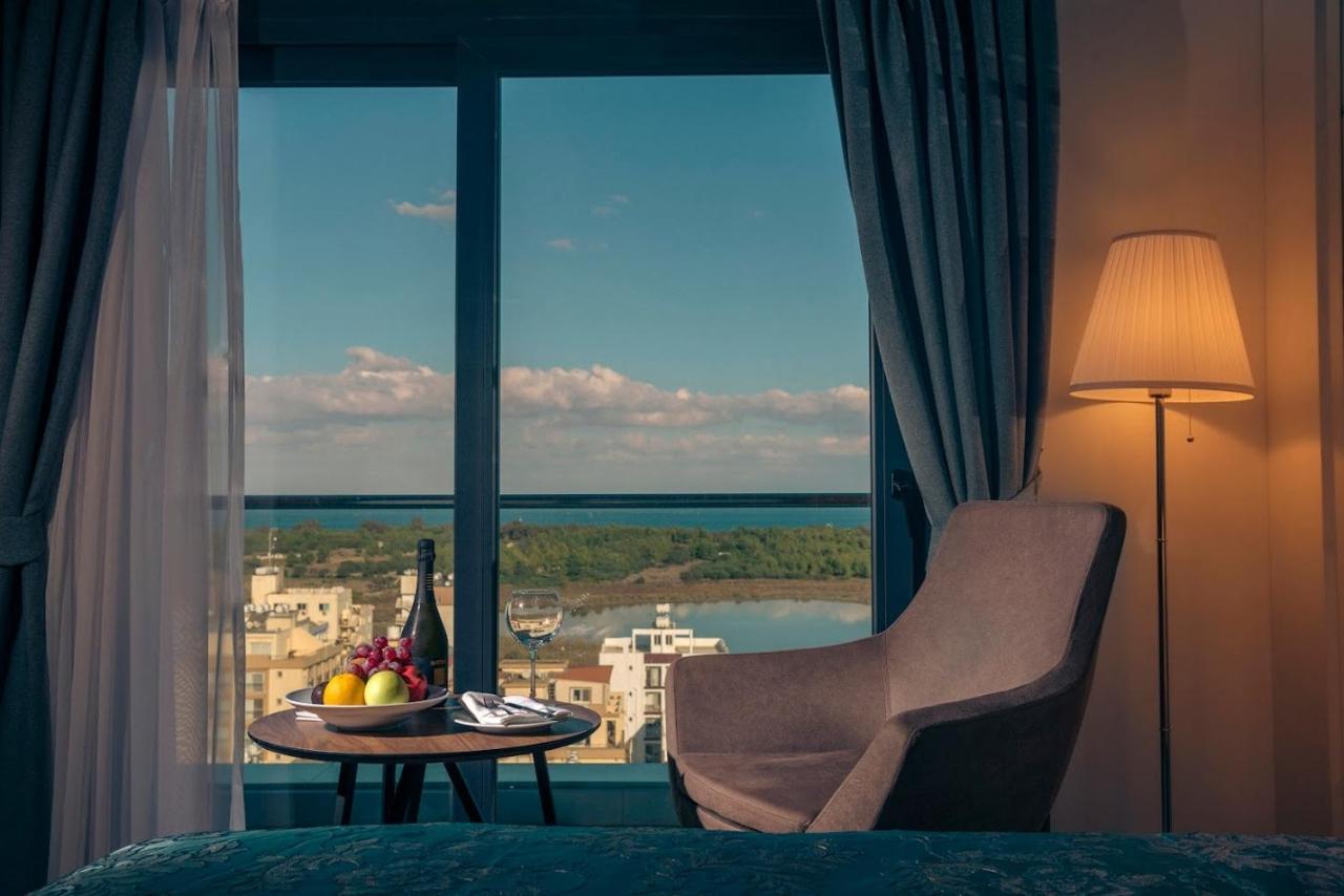 Novel Centre Point Hotel Famagusta  Bagian luar foto
