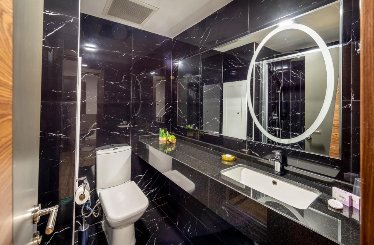 Novel Centre Point Hotel Famagusta  Bagian luar foto