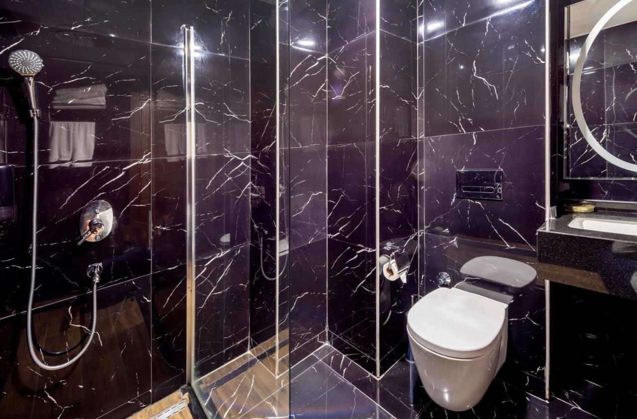 Novel Centre Point Hotel Famagusta  Bagian luar foto